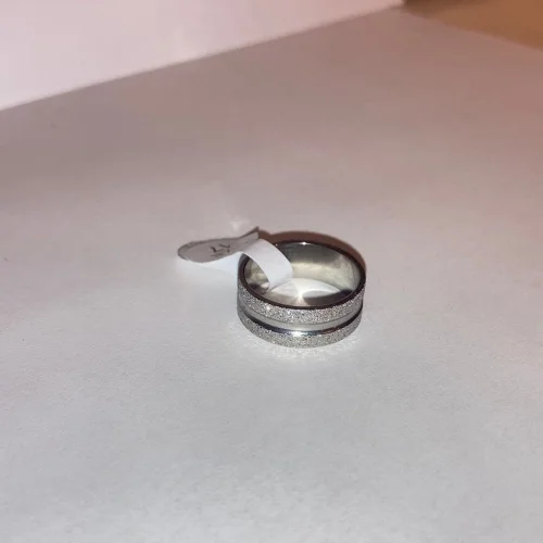 Anello in argento in primo piano