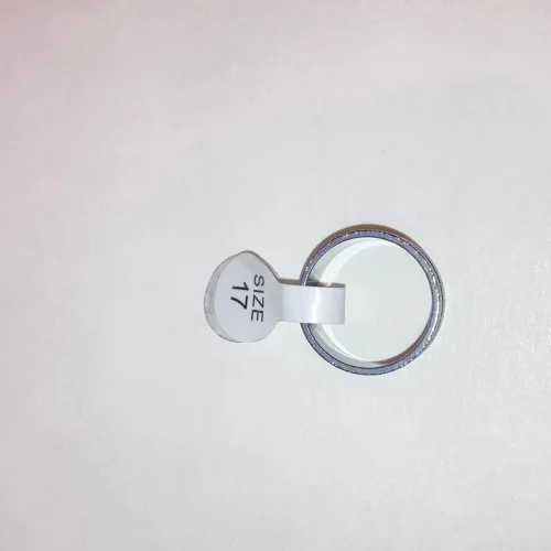Anello in argento con dettaglio inciso
